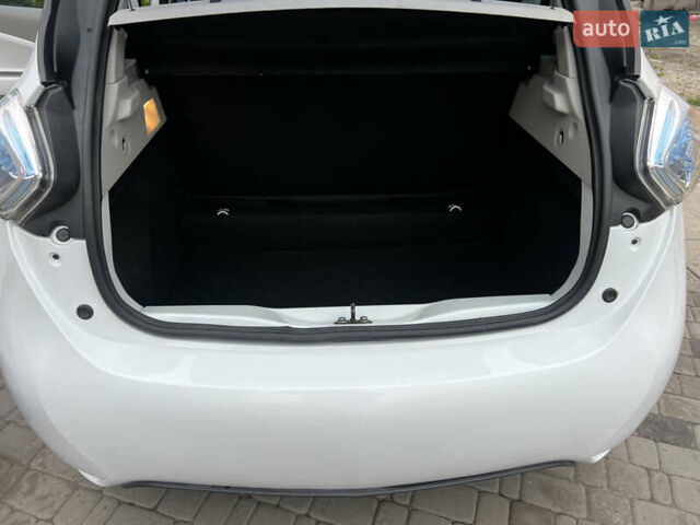 Білий Рено Зое, об'ємом двигуна 0 л та пробігом 84 тис. км за 6499 $, фото 14 на Automoto.ua