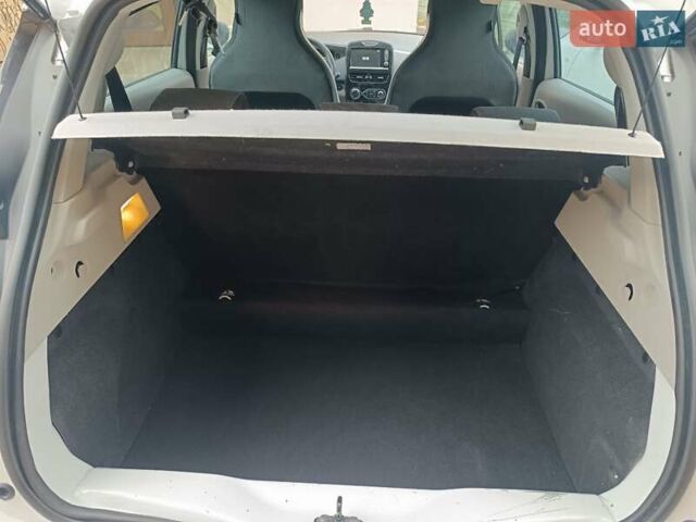 Білий Рено Зое, об'ємом двигуна 0 л та пробігом 130 тис. км за 6100 $, фото 1 на Automoto.ua