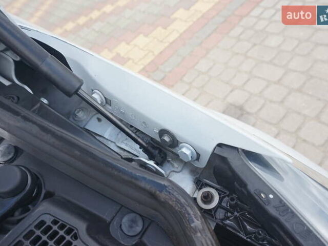 Білий Рено Зое, об'ємом двигуна 0 л та пробігом 109 тис. км за 6888 $, фото 53 на Automoto.ua