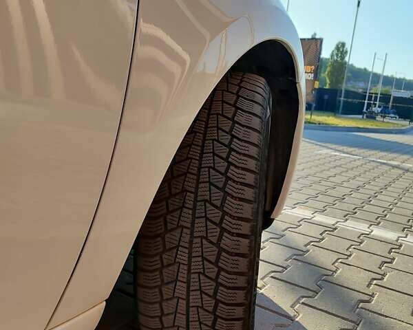 Белый Рено Зое, объемом двигателя 0 л и пробегом 62 тыс. км за 6750 $, фото 16 на Automoto.ua