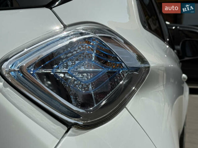 Белый Рено Зое, объемом двигателя 0 л и пробегом 50 тыс. км за 7650 $, фото 6 на Automoto.ua