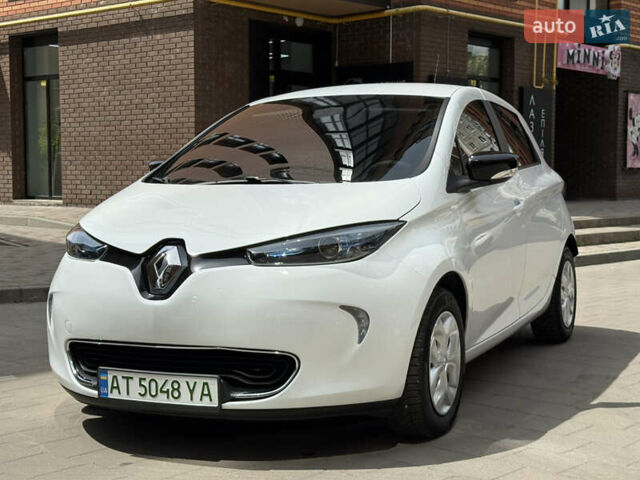 Белый Рено Зое, объемом двигателя 0 л и пробегом 50 тыс. км за 7650 $, фото 4 на Automoto.ua