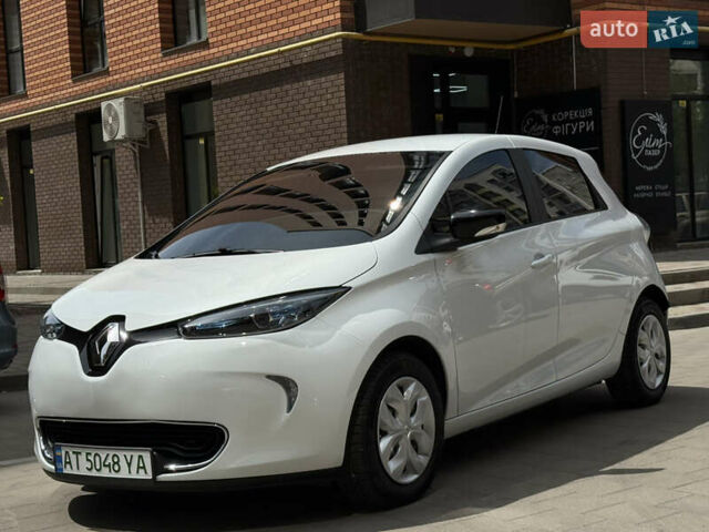 Белый Рено Зое, объемом двигателя 0 л и пробегом 50 тыс. км за 7650 $, фото 12 на Automoto.ua