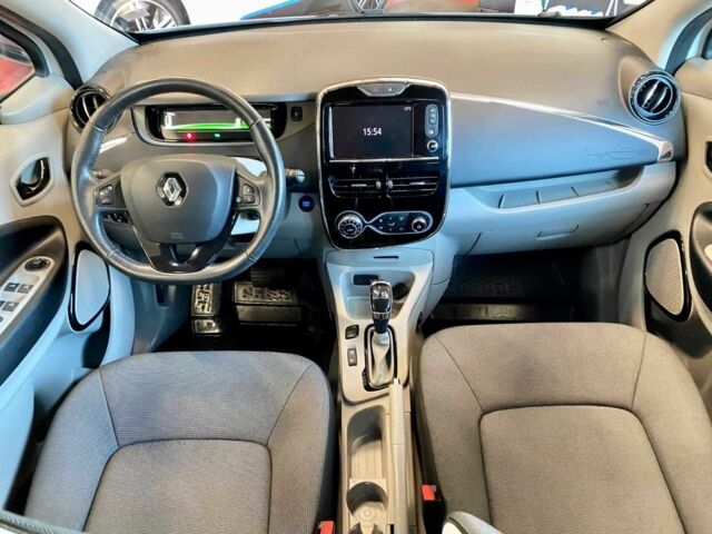 Белый Рено Зое, объемом двигателя 0 л и пробегом 79 тыс. км за 5550 $, фото 19 на Automoto.ua