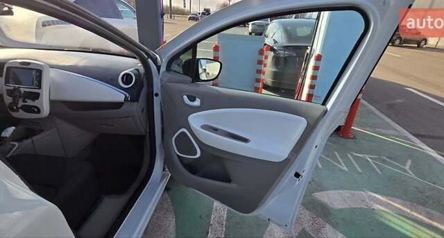Білий Рено Зое, об'ємом двигуна 0 л та пробігом 192 тис. км за 5700 $, фото 16 на Automoto.ua