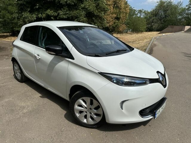 Белый Рено Зое, объемом двигателя 0 л и пробегом 170 тыс. км за 7500 $, фото 2 на Automoto.ua