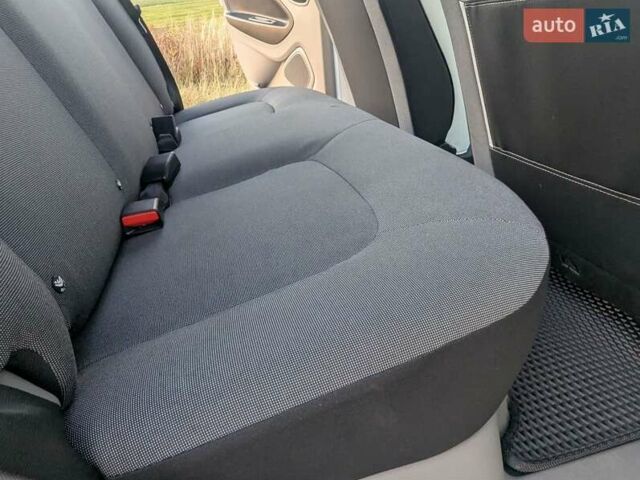 Белый Рено Зое, объемом двигателя 0 л и пробегом 51 тыс. км за 6995 $, фото 45 на Automoto.ua