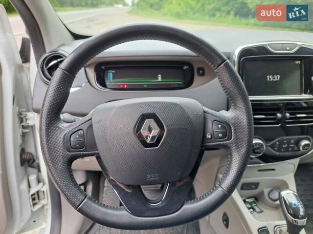 Белый Рено Зое, объемом двигателя 0 л и пробегом 65 тыс. км за 9800 $, фото 2 на Automoto.ua