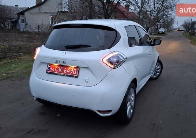 Белый Рено Зое, объемом двигателя 0 л и пробегом 61 тыс. км за 6600 $, фото 3 на Automoto.ua