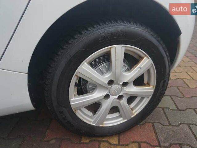 Білий Рено Зое, об'ємом двигуна 0 л та пробігом 111 тис. км за 7555 $, фото 66 на Automoto.ua