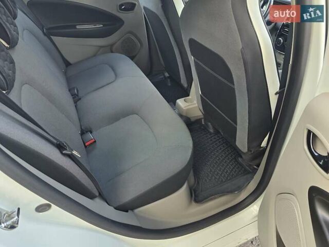 Белый Рено Зое, объемом двигателя 0 л и пробегом 107 тыс. км за 6900 $, фото 9 на Automoto.ua