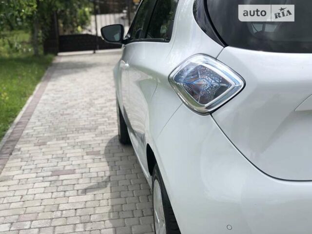 Белый Рено Зое, объемом двигателя 0 л и пробегом 100 тыс. км за 8299 $, фото 8 на Automoto.ua