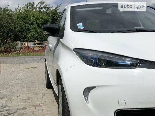 Белый Рено Зое, объемом двигателя 0 л и пробегом 100 тыс. км за 8299 $, фото 2 на Automoto.ua