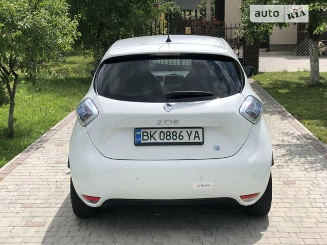 Белый Рено Зое, объемом двигателя 0 л и пробегом 100 тыс. км за 8299 $, фото 5 на Automoto.ua