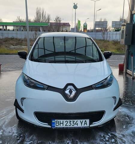 Белый Рено Зое, объемом двигателя 0 л и пробегом 121 тыс. км за 6600 $, фото 3 на Automoto.ua