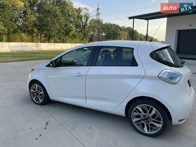 Белый Рено Зое, объемом двигателя 0 л и пробегом 74 тыс. км за 6900 $, фото 5 на Automoto.ua