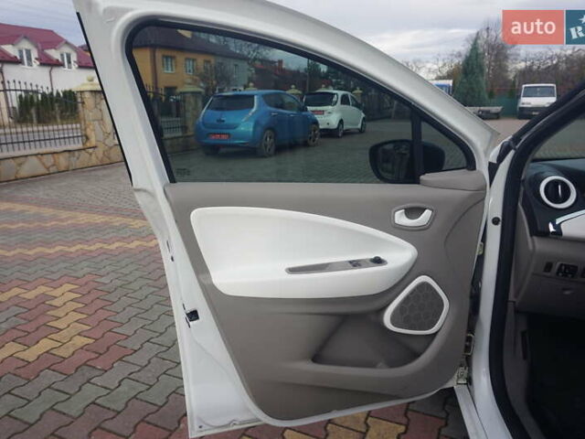 Білий Рено Зое, об'ємом двигуна 0 л та пробігом 112 тис. км за 6777 $, фото 25 на Automoto.ua