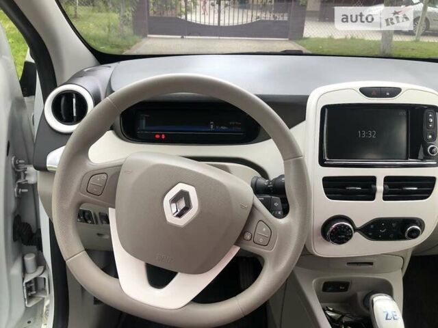Белый Рено Зое, объемом двигателя 0 л и пробегом 100 тыс. км за 8299 $, фото 14 на Automoto.ua