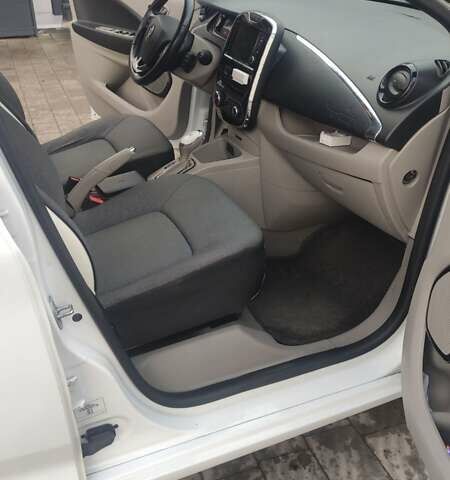 Білий Рено Зое, об'ємом двигуна 0 л та пробігом 104 тис. км за 7500 $, фото 12 на Automoto.ua