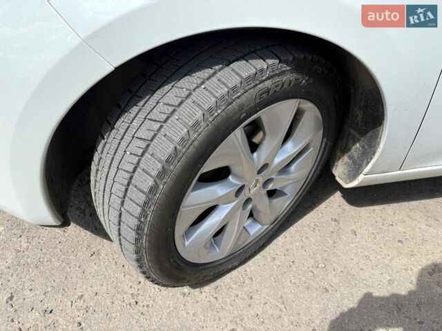 Білий Рено Зое, об'ємом двигуна 0 л та пробігом 59 тис. км за 7850 $, фото 7 на Automoto.ua