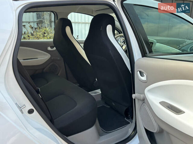 Білий Рено Зое, об'ємом двигуна 0 л та пробігом 116 тис. км за 6599 $, фото 12 на Automoto.ua