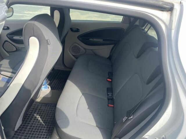 Білий Рено Зое, об'ємом двигуна 0 л та пробігом 104 тис. км за 7300 $, фото 7 на Automoto.ua