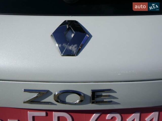 Белый Рено Зое, объемом двигателя 0 л и пробегом 81 тыс. км за 10300 $, фото 25 на Automoto.ua