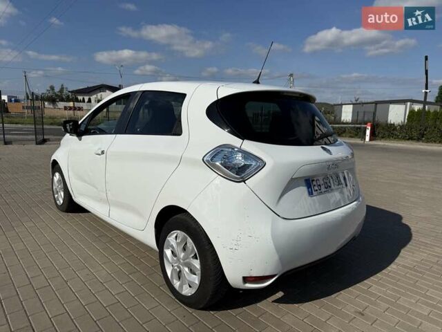 Белый Рено Зое, объемом двигателя 0 л и пробегом 147 тыс. км за 5900 $, фото 4 на Automoto.ua