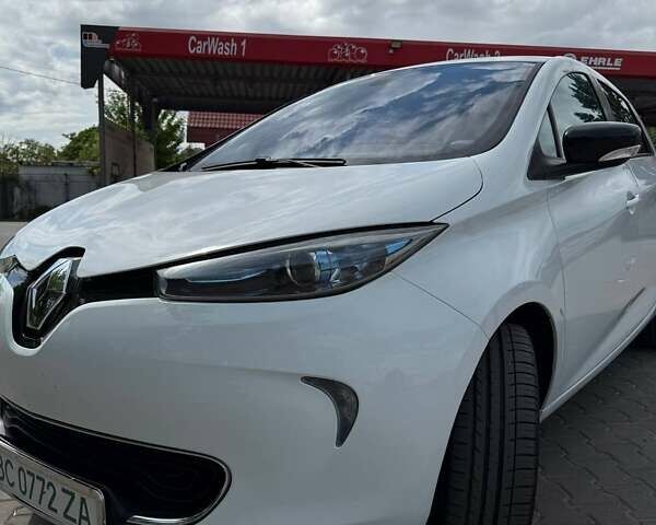 Белый Рено Зое, объемом двигателя 0 л и пробегом 108 тыс. км за 6999 $, фото 23 на Automoto.ua