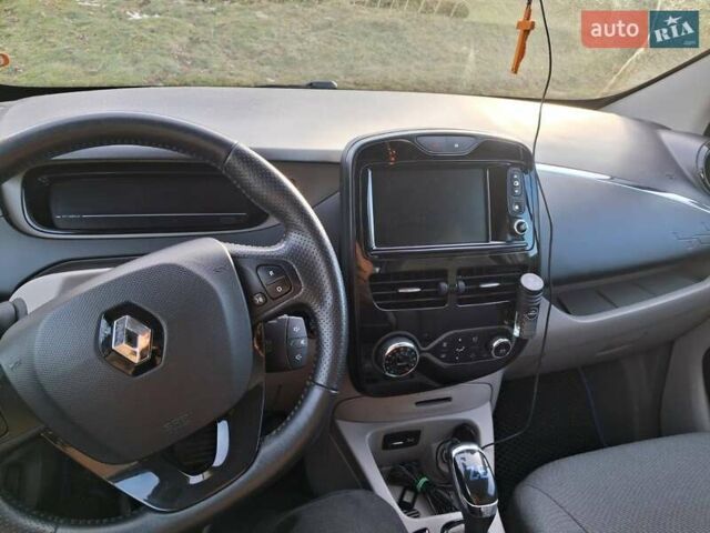 Білий Рено Зое, об'ємом двигуна 0 л та пробігом 85 тис. км за 8500 $, фото 5 на Automoto.ua