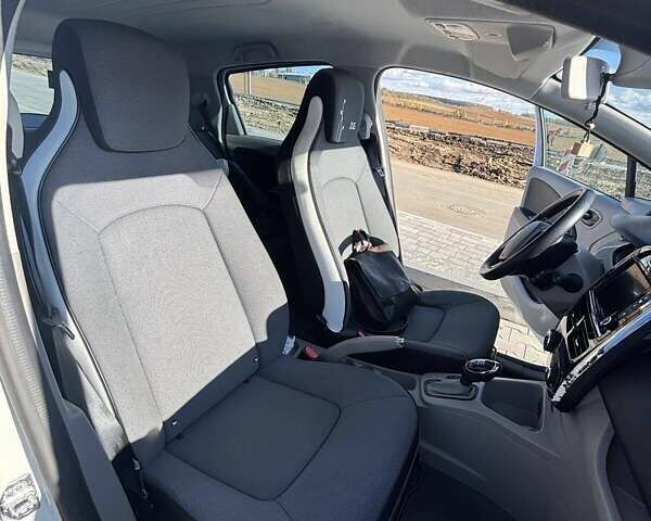 Білий Рено Зое, об'ємом двигуна 0 л та пробігом 105 тис. км за 7100 $, фото 12 на Automoto.ua