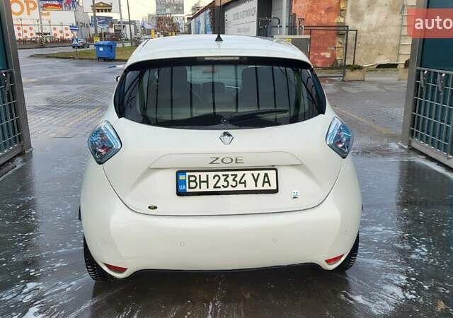 Белый Рено Зое, объемом двигателя 0 л и пробегом 121 тыс. км за 6600 $, фото 7 на Automoto.ua