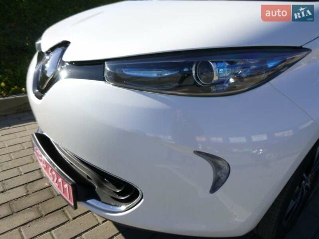 Белый Рено Зое, объемом двигателя 0 л и пробегом 81 тыс. км за 10300 $, фото 57 на Automoto.ua
