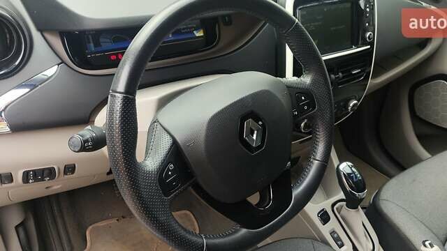Белый Рено Зое, объемом двигателя 0 л и пробегом 71 тыс. км за 7850 $, фото 14 на Automoto.ua