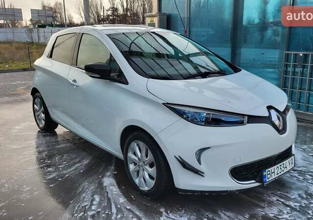 Белый Рено Зое, объемом двигателя 0 л и пробегом 121 тыс. км за 6600 $, фото 4 на Automoto.ua