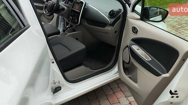 Білий Рено Зое, об'ємом двигуна 0 л та пробігом 50 тис. км за 7950 $, фото 16 на Automoto.ua