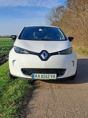 Белый Рено Зое, объемом двигателя 0 л и пробегом 163 тыс. км за 7950 $, фото 1 на Automoto.ua