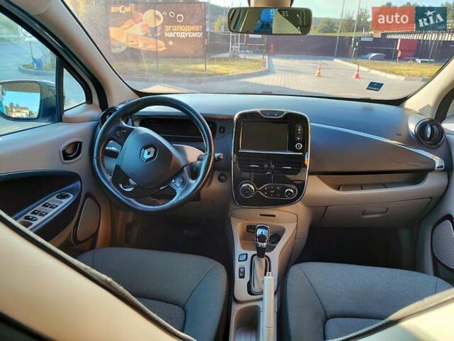 Белый Рено Зое, объемом двигателя 0 л и пробегом 62 тыс. км за 6750 $, фото 18 на Automoto.ua