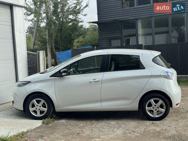 Белый Рено Зое, объемом двигателя 0 л и пробегом 164 тыс. км за 5999 $, фото 16 на Automoto.ua