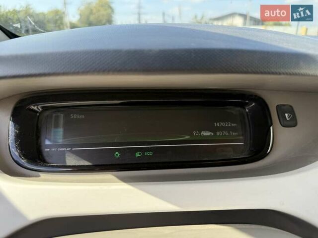 Белый Рено Зое, объемом двигателя 0 л и пробегом 147 тыс. км за 5900 $, фото 23 на Automoto.ua