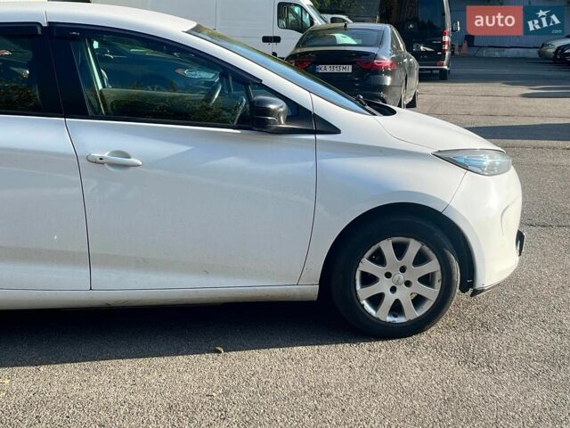 Белый Рено Зое, объемом двигателя 0 л и пробегом 281 тыс. км за 6490 $, фото 10 на Automoto.ua