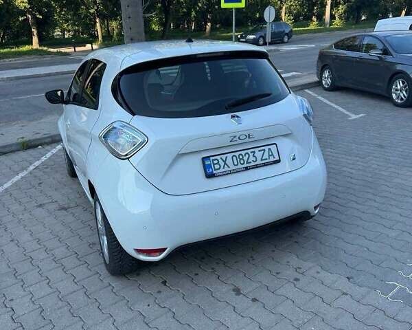 Білий Рено Зое, об'ємом двигуна 0 л та пробігом 100 тис. км за 7800 $, фото 10 на Automoto.ua