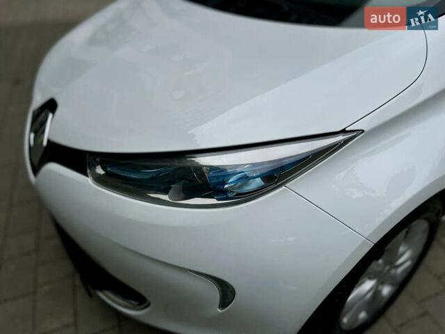Белый Рено Зое, объемом двигателя 0 л и пробегом 108 тыс. км за 6499 $, фото 10 на Automoto.ua