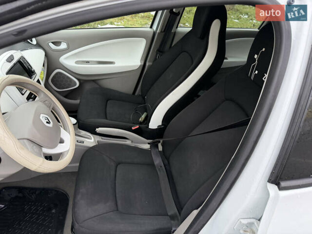Білий Рено Зое, об'ємом двигуна 0 л та пробігом 80 тис. км за 5800 $, фото 16 на Automoto.ua