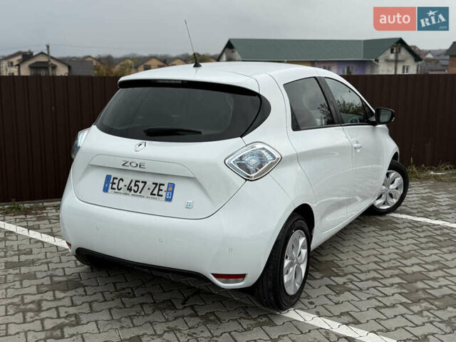 Белый Рено Зое, объемом двигателя 0 л и пробегом 125 тыс. км за 6700 $, фото 13 на Automoto.ua