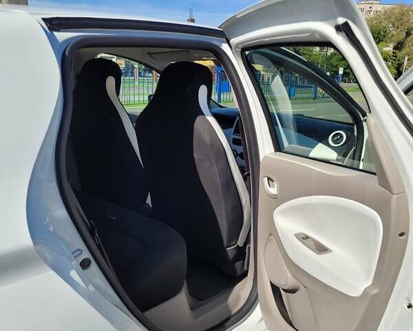 Білий Рено Зое, об'ємом двигуна 0 л та пробігом 147 тис. км за 9000 $, фото 10 на Automoto.ua