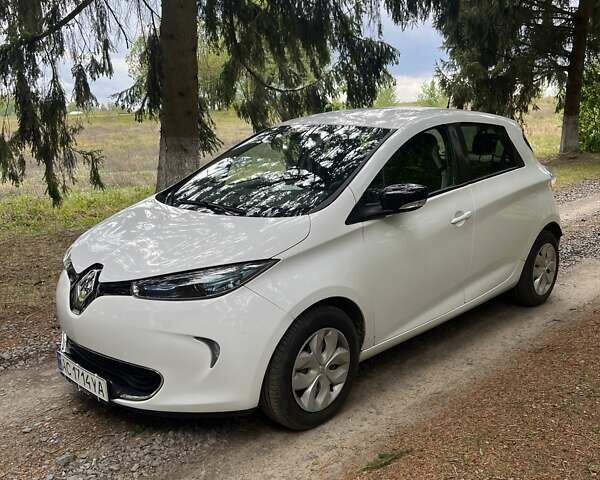 Белый Рено Зое, объемом двигателя 0 л и пробегом 108 тыс. км за 7400 $, фото 2 на Automoto.ua