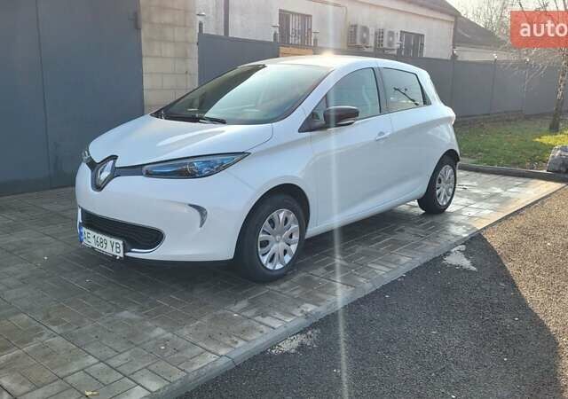 Белый Рено Зое, объемом двигателя 0 л и пробегом 113 тыс. км за 7200 $, фото 2 на Automoto.ua