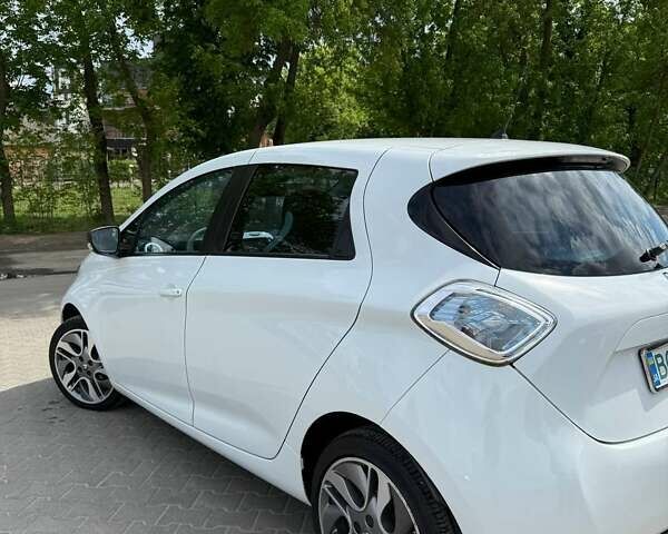 Белый Рено Зое, объемом двигателя 0 л и пробегом 108 тыс. км за 6999 $, фото 29 на Automoto.ua