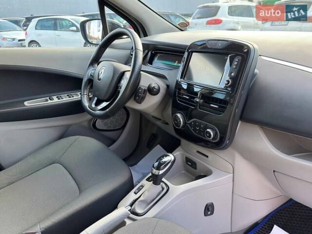 Белый Рено Зое, объемом двигателя 0 л и пробегом 89 тыс. км за 8500 $, фото 17 на Automoto.ua